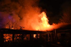 Tidligere gartneri udbrændt: Voldsom brand skal undersøges