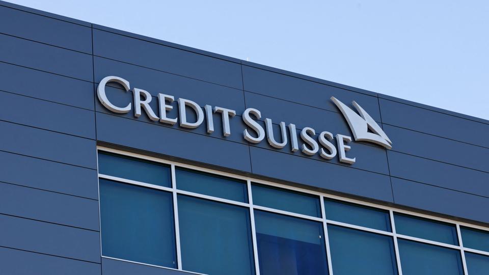 Credit Suisse har oplyst, at kunder havde forladt banken og trukket 120 milliarder dollar med sig i sidste kvartal af sidste år. Det var starten på uro omkring banken. (Arkivfoto). <i>Jonathan Drake/Reuters</i>