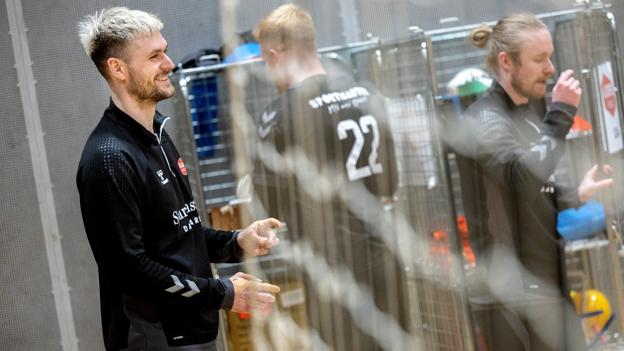 Smilet er tilbage hos Martin Larsen, der i løbet af få uger regner med at komme i kamp igen. <i>Foto: Lars Pauli</i>