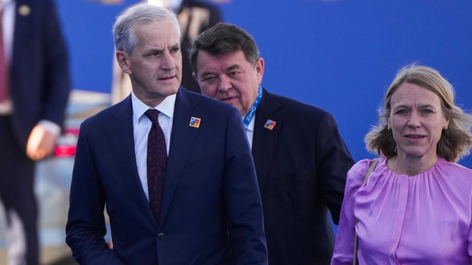 Norges statsminister, Jonas Gahr Støre, og udenrigsminister, Anniken Huitfeldt, udtaler, at det er vigtigt, at penge til Ukraine kommer landet til gavn hurtigt. (Arkivfoto). <i>Manu Fernandez/Ritzau Scanpix</i>