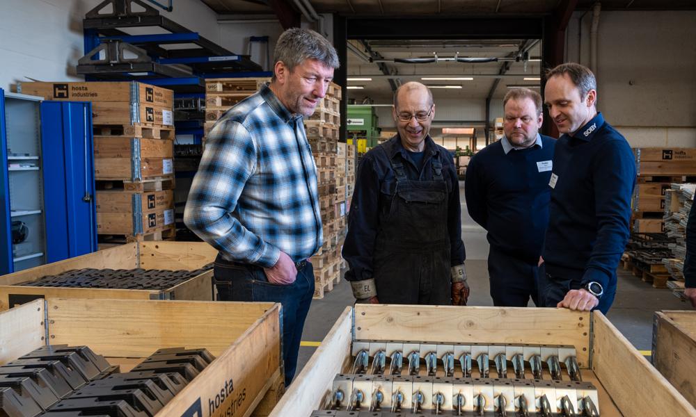 Hosta Industries er specialiseret i plade- og rørbearbejdning. Hosta Industries er specialiseret i plade- og rørbearbejdning.