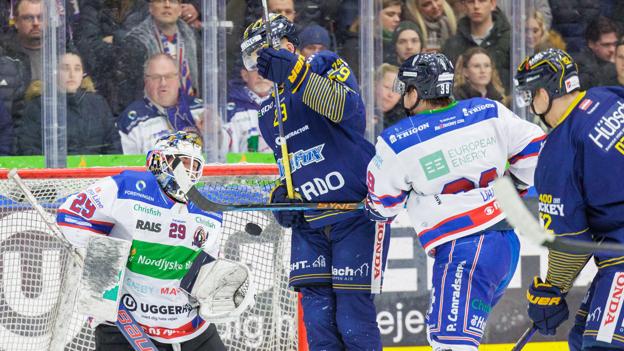 Tadeas Galansky var en levende mur. <i>Foto: Henrik Bo</i>