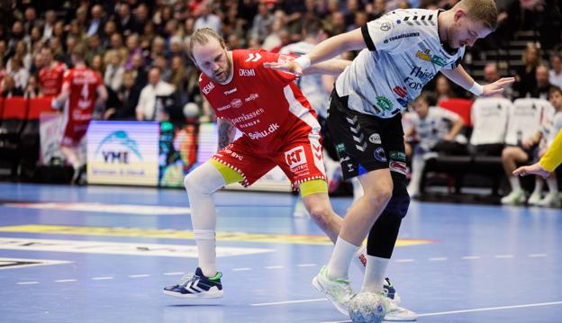 Henrik Møllgaard udgjorde i anden halvleg angrebet sammen med blandt andre Mads Hoxer og Victor Kløve hos et skadesramt Aalborg-hold. <i>Foto: Henrik Bo</i>