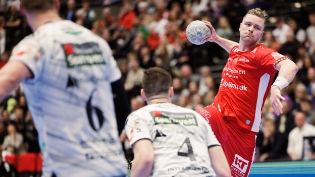 Aron Palmarsson blev Aalborgs topscorer i lørdagens kamp med syv mål, men han udgik også af kampen i anden halvleg. <i>Foto: Henrik Bo</i>