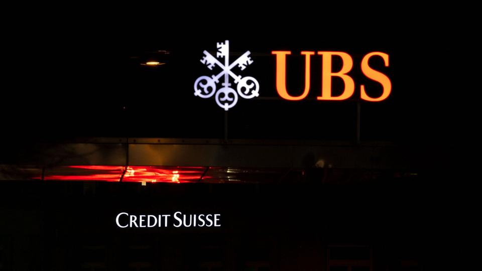 De to schweiziske storbanker UBS og Credit Suisse har i weekenden arbejdet på en fusionsaftale. (Arkivfoto). <i>Fabrice Coffrini/Ritzau Scanpix</i>
