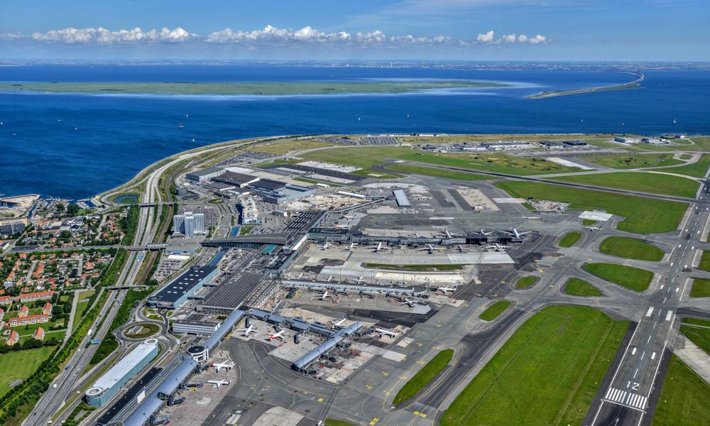 Mere end 20 mio. passagerer benytter årligt lufthavnen på Amager. Mere end 20 mio. passagerer benytter årligt lufthavnen på Amager.