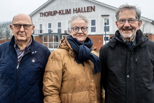 Leo Pedersen (tv) var en af initiativtagerne til Tirsdagsklubben i Thorup-Klim for 20 år siden. I midten instruktør Aase Jensen og til højre bestyrelsesmedlem Jørgen Beicher.