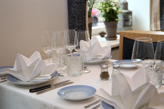 Hotel Frederikshavn har et fremragende køkken og dækker gerne op til både møder og private fester.