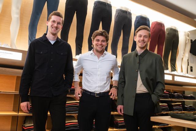 De tre barndomsvenner Kasper Ulrich, Christian Aachmann og Christoffer Blak præsenterer et nyt rekordregnskab for deres tøjvirksomhed SNT.