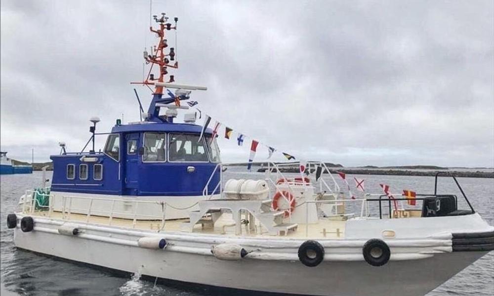 I Snoghøj Havn ved Fredericia har skibsrederen på trods af konkursen båden "Don Holm" liggende klar til det arbejdet, som Femern Bælt A/S lovede ham tilbage i 2012.