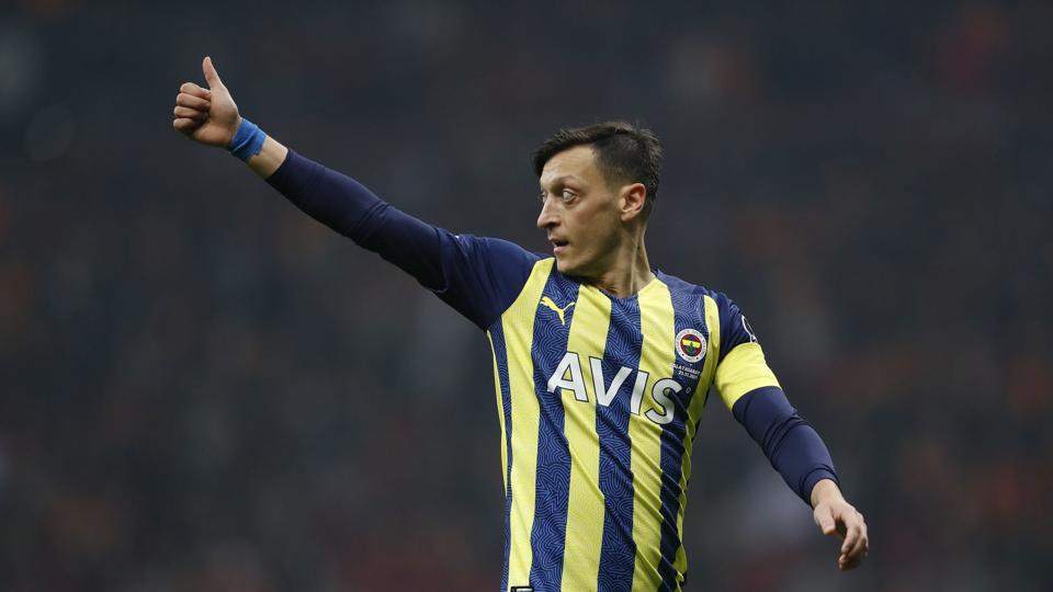 Mesut Özil - her for Fenerbahce i sidste sæson - stopper karrieren. (Arkivfoto). <i>Murad Sezer/Reuters</i>