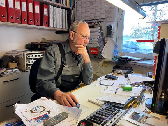 Fabrikant Kaj Olesen på sit kontor i Maskinfabrikken Frem i Agersted.