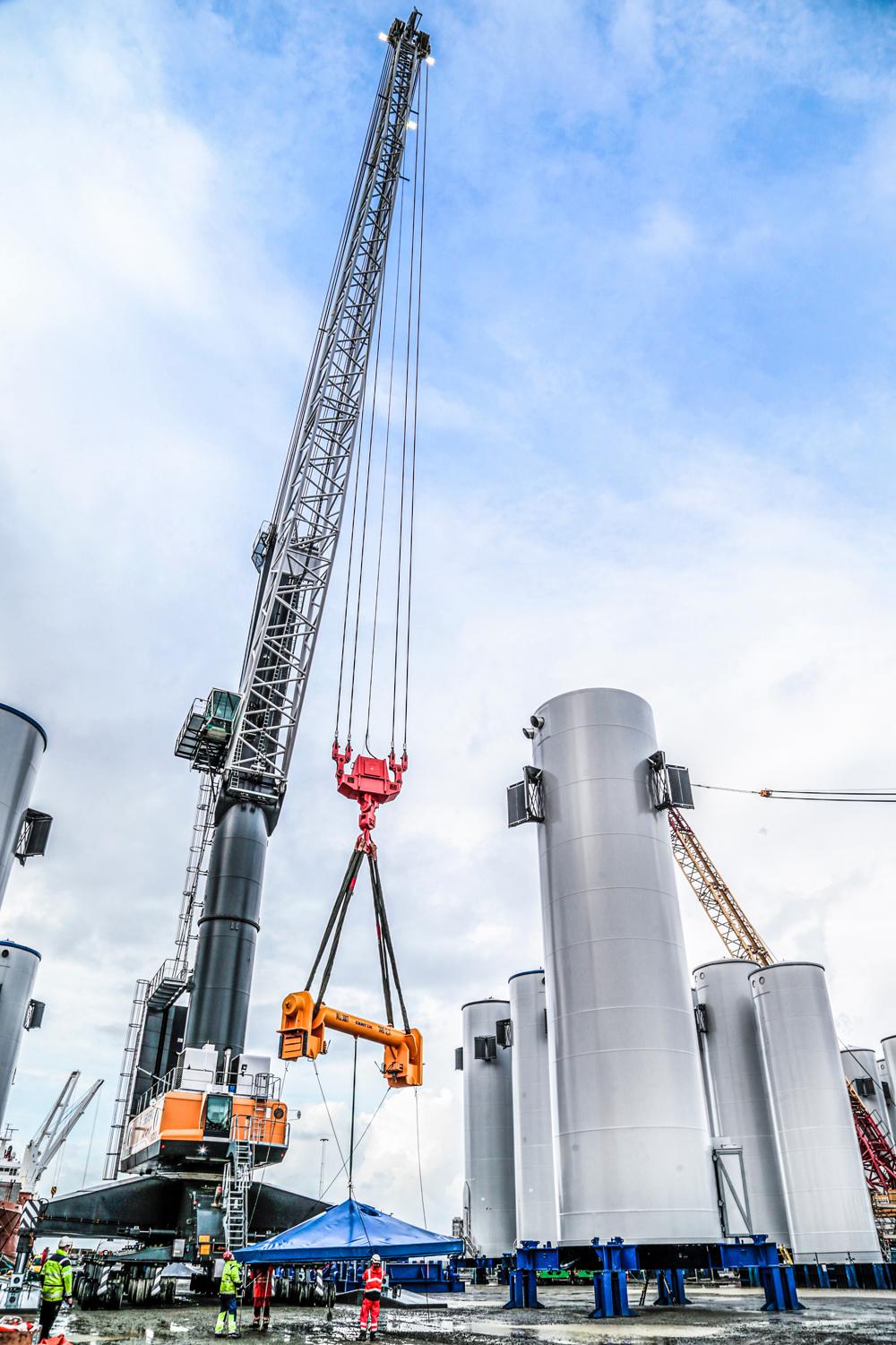 'Liebherrs eldrevne mobile havnekraner drives af landstrøm, som stadig flere havne investerer i. 'Liebherrs eldrevne mobile havnekraner drives af landstrøm, som stadig flere havne investerer i.