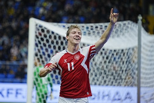 Rasmus Højlunds landsholdstotal hedder nu fire kampe og fem mål. Næste kamp i rødt og hvidt bliver tidligst til juni. <i>Foto: Bo Amstrup/Ritzau Scanpix</i>