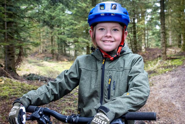 8-årige Sejer Villadsen elsker at køre MTB. Det har han gjort, siden han var fire år.