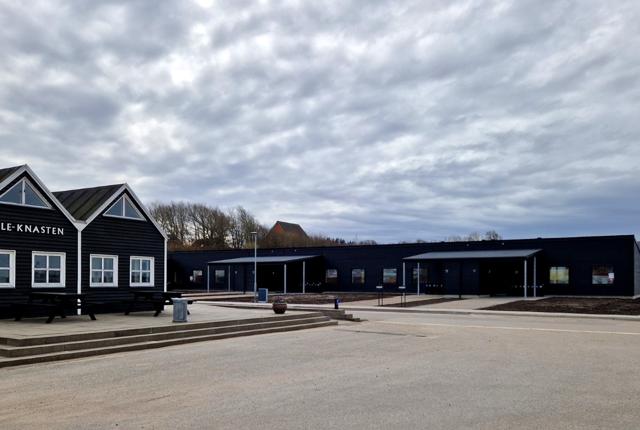 Aars Boligforening står bag de seks nye boliger på marinanen i Hvalpsund mellem servicebygningen "Mole-knasten" og marinaens nu lukkede restaurant, og boligforeningen bygger gerne mere i byen, hvis muligheden byder sig.