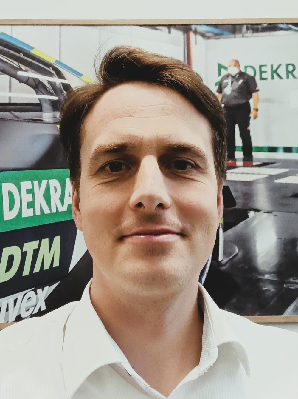 - Det er faktisk normalt, at der bliver indgået jobaftaler på jobmesserne. De, der udstiller, kommer faktisk for at rekruttere, fortæller Troels Lund, kommerciel direktør, DEKRA. - Det er faktisk normalt, at der bliver indgået jobaftaler på jobmesserne. De, der udstiller, kommer faktisk for at rekruttere, fortæller Troels Lund, kommerciel direktør, DEKRA.
