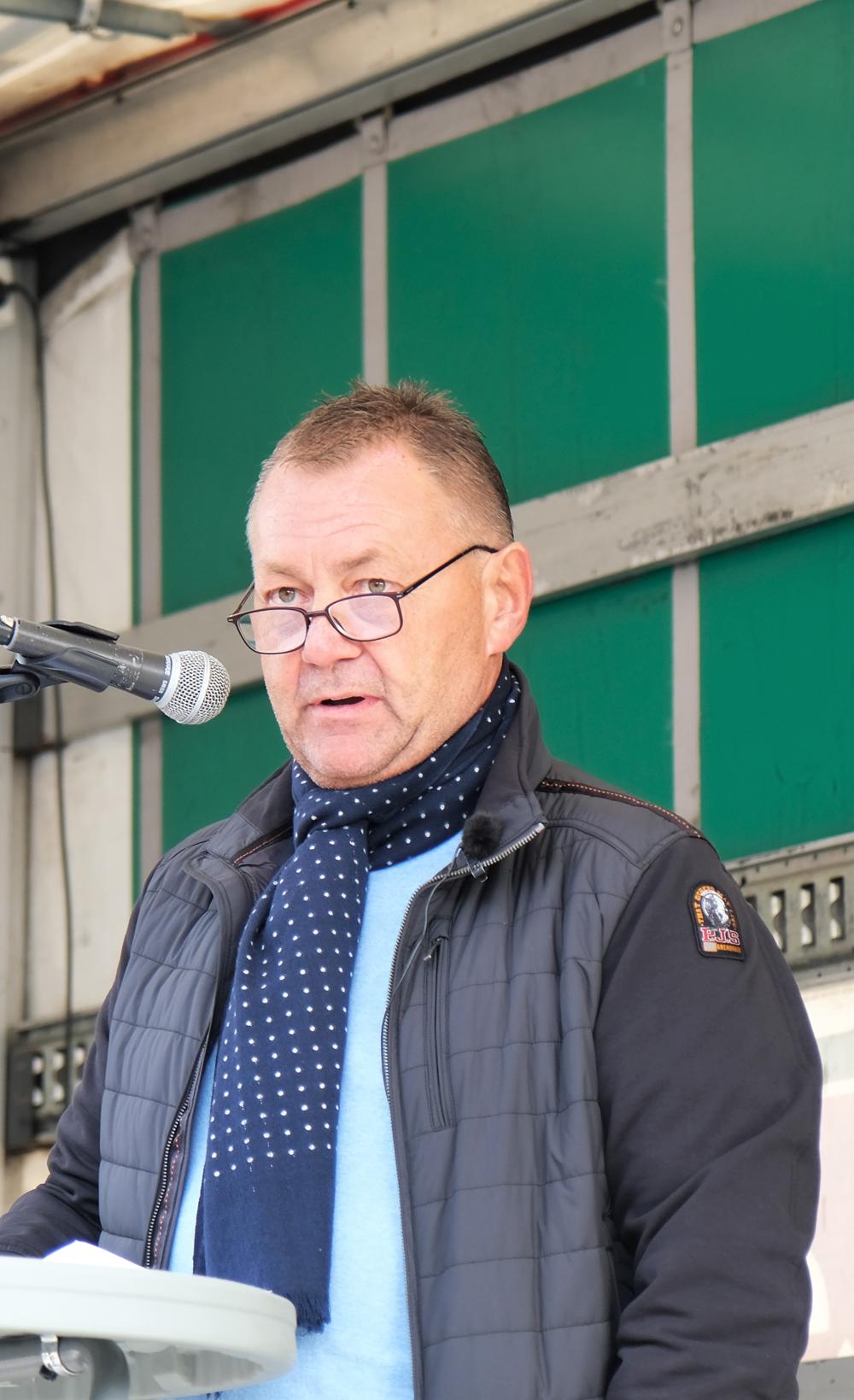 Benny Nielsen på talerstolen ved vognmandsdemoen på Christiansborg Slotsplads den 4. april 2023. Benny Nielsen på talerstolen ved vognmandsdemoen på Christiansborg Slotsplads den 4. april 2023.