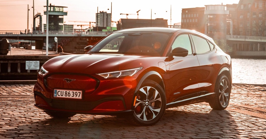 Ford Rød Led Elbil Ford går efter Tesla: Sænker prisen markant på elbil