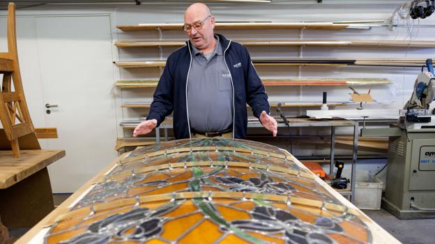 Glarmesterens håndværk har rødder langt tilbage i historien, og de gamle færdigheder holdes stadig i hævd. Blyglasruden er et renoveringsarbejde til en fredet ejendom i Aarhus. Den er håndarbejde helt igennem og består af 270 stykker glas i forskellige farvenuancer.