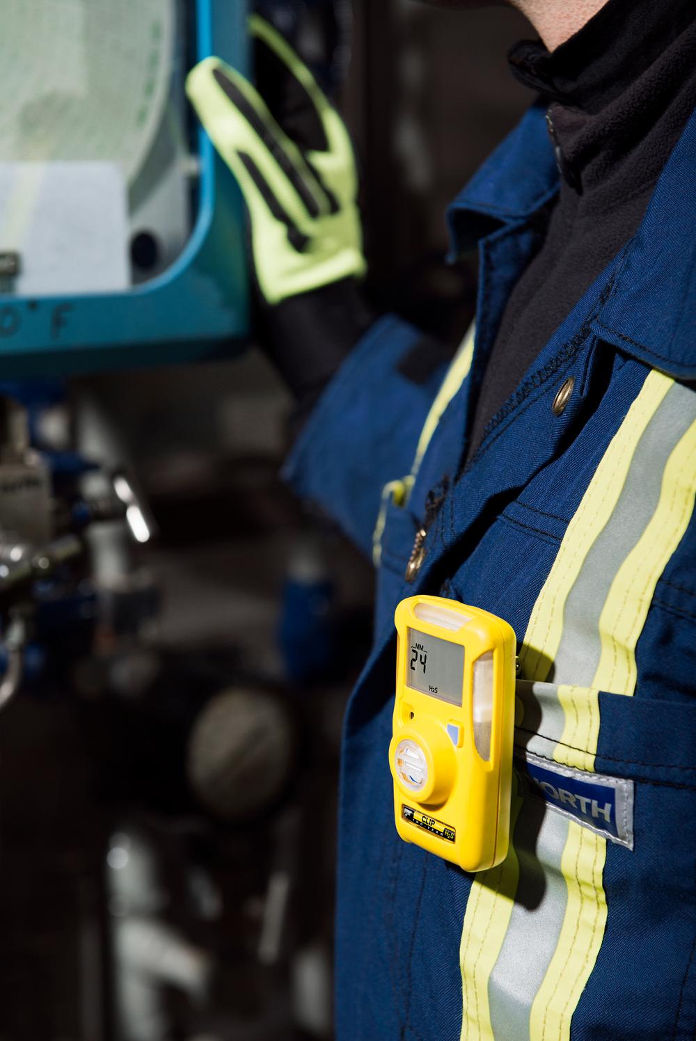 Många mätare mäter både akuta halter men också hur mycket man exponeras för ett ämne över hela arbetsdagen, vissa ämnen har ju den typen av gränsvärden. Många mätare mäter både akuta halter men också hur mycket man exponeras för ett ämne över hela arbetsdagen, vissa ämnen har ju den typen av gränsvärden.
