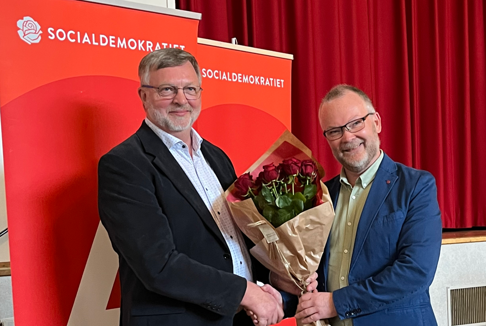 Preben Bust Dahlgaard, Thisted (tv.) overtager posten som formand for Socialdemokratiet i Nordjylland efter Mogens Vestergård Pedersen, Hørby (th.), der har siddet på formandsposten siden 2006. <i>Privatfoto</i>