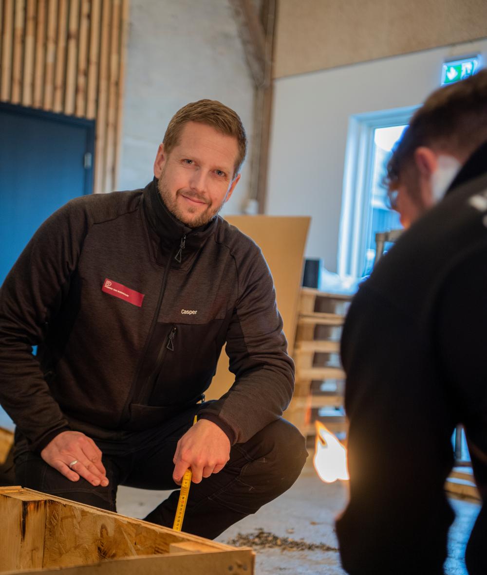 Casper Bechgaard Kristensen er selv uddannet tømrer, bygningskonstruktør og har også selv tidligere siddet som jobkonsulent hos Jobcenteret. , primært ansvarlig for det faglige indhold og udvikling. Casper Bechgaard Kristensen er selv uddannet tømrer, bygningskonstruktør og har også selv tidligere siddet som jobkonsulent hos Jobcenteret. , primært ansvarlig for det faglige indhold og udvikling.