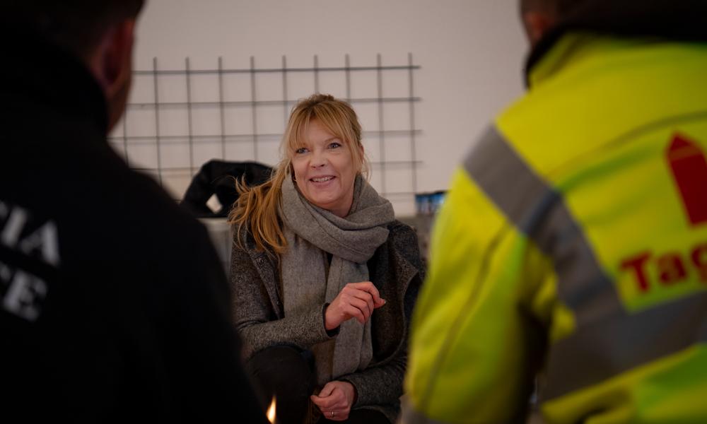 Karin Askholm har brugt det meste af sit arbejdsliv på at arbejde med socialt udsatte unge. Blandt andet har hun drevet forskellige bosteder. Karin Askholm har brugt det meste af sit arbejdsliv på at arbejde med socialt udsatte unge. Blandt andet har hun drevet forskellige bosteder.