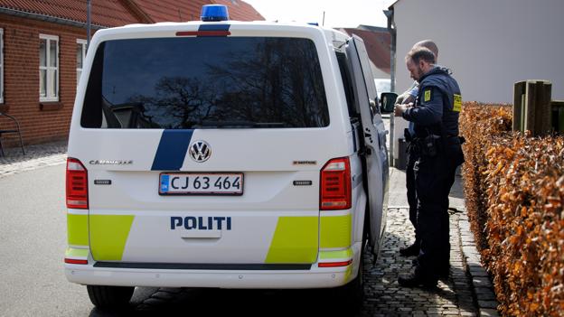 Politiets teknikere fortsætter efterforskningen af overfaldet i Nykøbing Mors. <i>Foto: Bo Lehm</i>