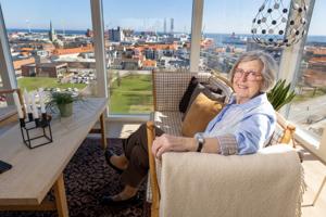 Det må være Nordjyllands vildeste udsigt: Ingeborg kan se alt i byen og på vandet