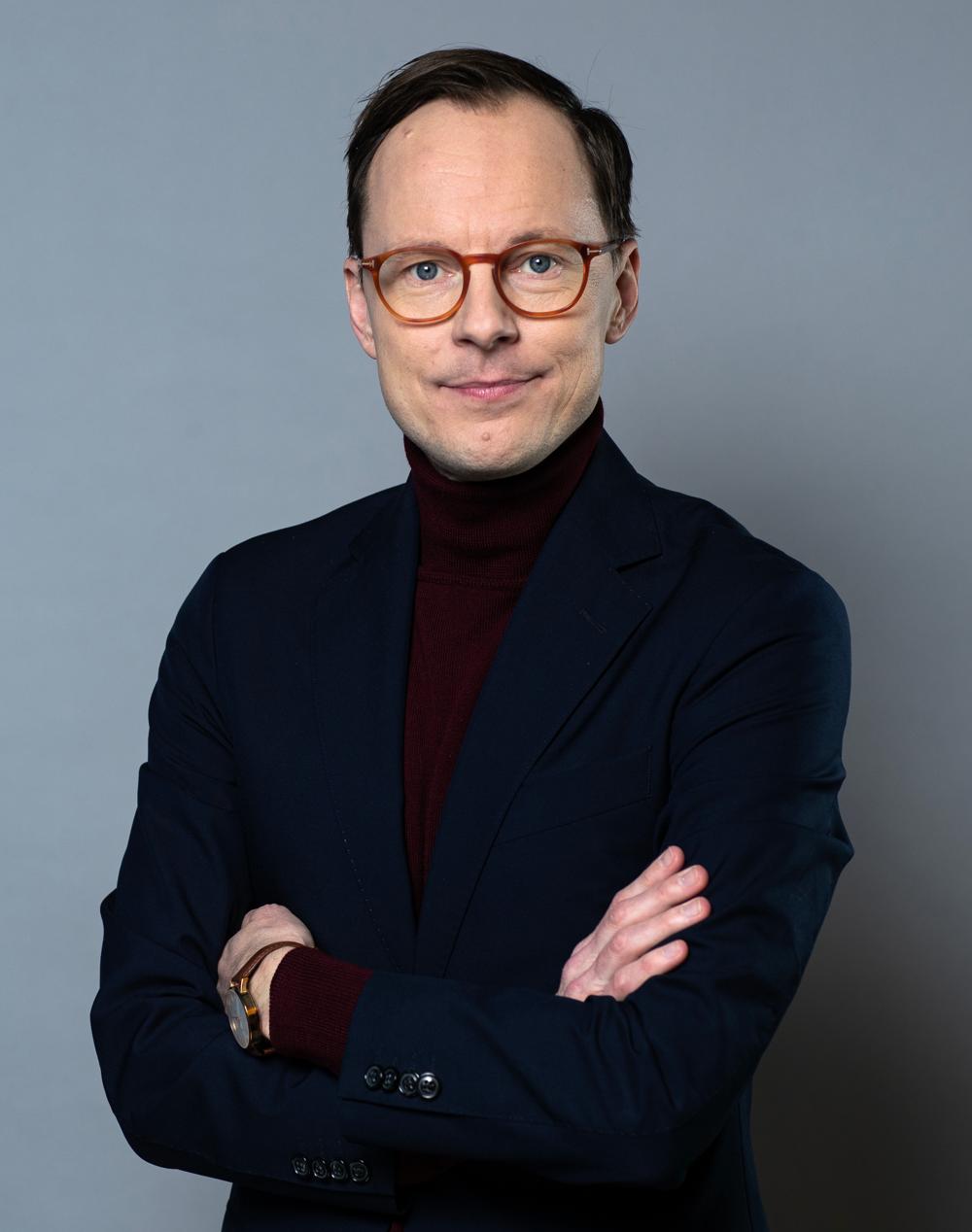 – Yrkesutbildning är en av de säkraste vägarna till arbete, säger utbildningsminister Mats Persson. – Yrkesutbildning är en av de säkraste vägarna till arbete, säger utbildningsminister Mats Persson.