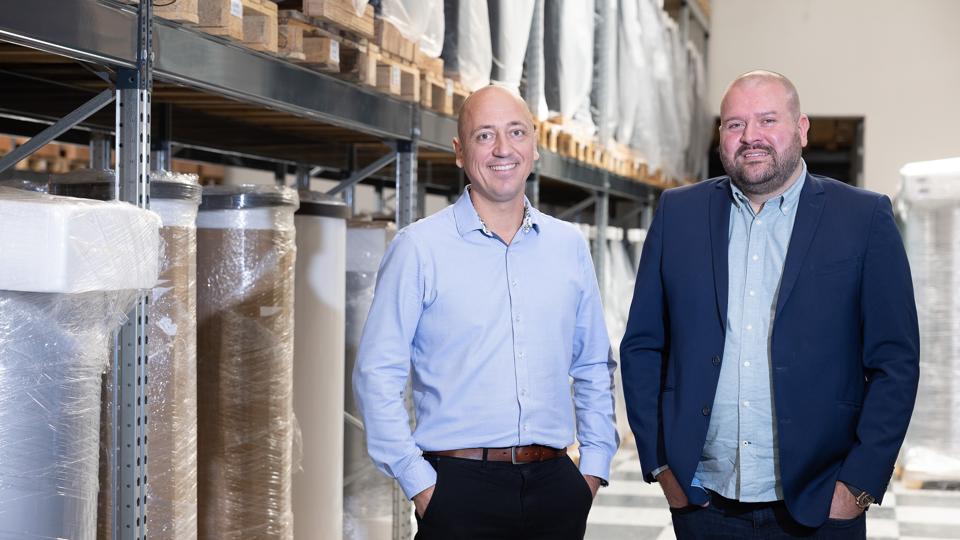 Mads Andersen og Benjamin Rasmussen har indtil nu været direktør i hver sin virksomhed. Nu skal de arbejde sammen i Klimabrands A/S. <i>Foto: Bente Poder</i>
