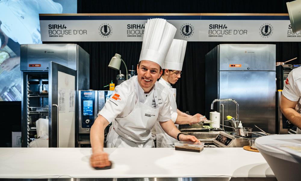 Gustav Leonhardt i köket under Bocuse d'Or Sweden 2023. Gustav Leonhardt i köket under Bocuse d'Or Sweden 2023.