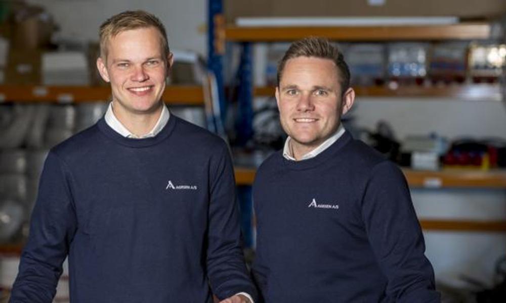 Andreas og Frederik Agesen er begge uddannet elektriker og efterfølgende har de gennemført en uddannelse som maskinmestre. Andreas og Frederik Agesen er begge uddannet elektriker og efterfølgende har de gennemført en uddannelse som maskinmestre.