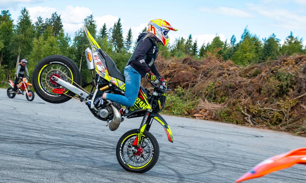 Anna Palander började att köra motocross när hon var fem år gammal. Anna Palander började att köra motocross när hon var fem år gammal.