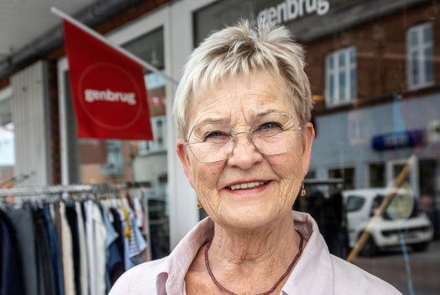 Folkekirkens Nødhjælps genbrugsbutik i Brovst har nu ligget i Jernbanegade i 40 år, fortæller daglig leder Connie Rolighed.
