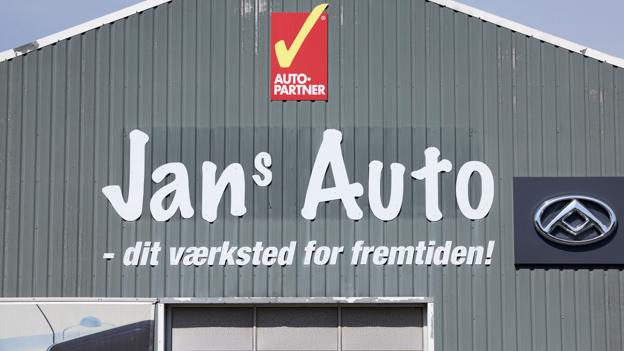 Det er ikke udelukket, at Jans Auto i Hobro vil blive drevet videre. Der foregår i øjeblikket sonderinger med henblik på et salg.  <i>Foto: Henrik Bo</i>