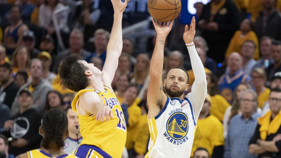 Stephen Curry scorede 27 point i Warriors' sikre hjemmebanesejr. <i>Kyle Terada/Ritzau Scanpix</i>