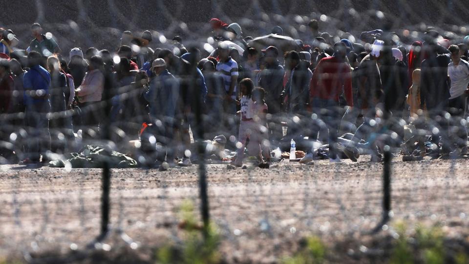 Efter et besøg i den mexicanske by Ciudad Jurez forventer borgmesteren i den amerikanske El Paso, Oscar Leeser, at der kommer mellem 12.000 og 15.000 migranter ind ved den travleste grænseovergangen. (Arkivfoto). <i>Herika Martinez/Ritzau Scanpix</i>