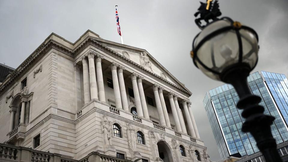Den britiske centralbank har hævet sin ledende rente tolv gange i træk. Nu er den på 4,5 procent. (Arkivfoto). <i>Daniel Leal/Ritzau Scanpix</i>