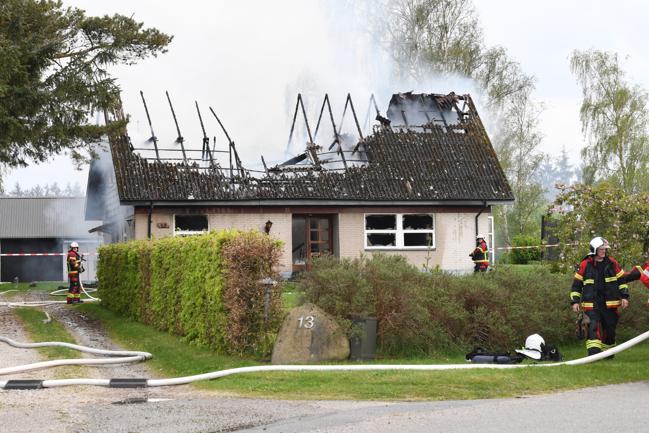 En voldsom brand lagde et hus på Flegumvej nær Skovsgård ved Brovst i ruiner.