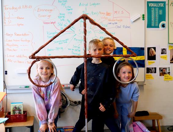 2. klasserne arbejder på en svensk majstang.