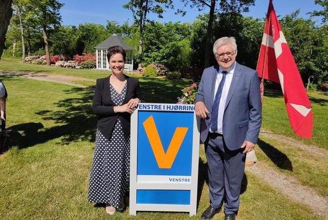 Mandag 5. juni afholder Venstre i Hjørring Kommune grundlovsmøde hos Søren Smalbro (V). Borgmesteren ses her sammen med Anne Honoré Østergaard, der er folketingskandidat og regionsrådsmedlem for Venstre.