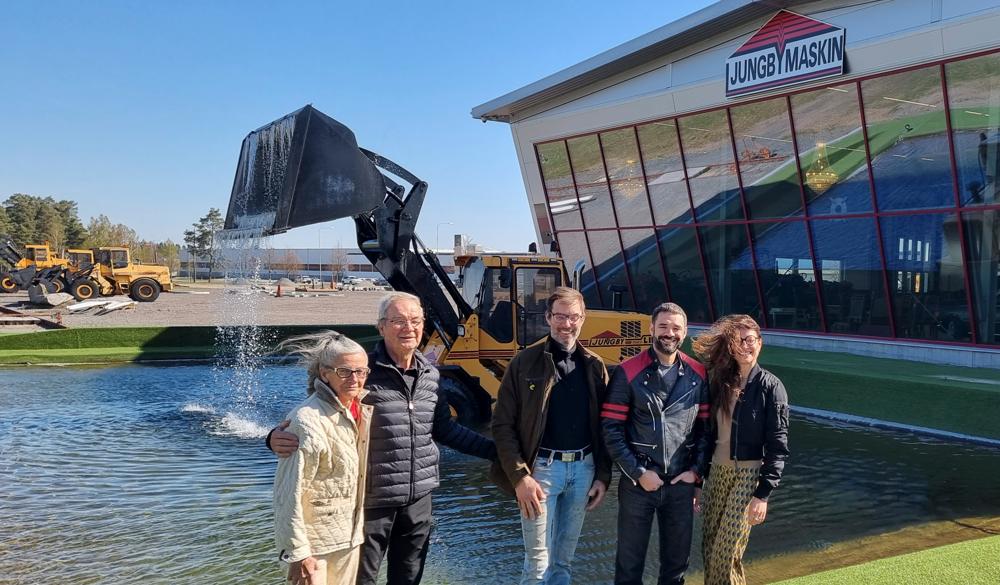 Ljungby Maskin är ett riktigt familjeföretag, här ser vi Louise Andersson, Rune Andersson, Henrik Andersson, Gustav Andersson och Zia Lyckvall. Ljungby Maskin är ett riktigt familjeföretag, här ser vi Louise Andersson, Rune Andersson, Henrik Andersson, Gustav Andersson och Zia Lyckvall.