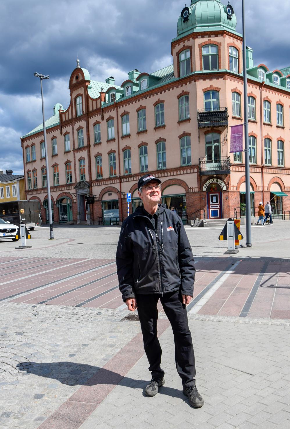 Lite fastighetsaffärer har det också blivit, Rune Andersson räddade en gammal skönhet från rivning på 1980-talet. Lite fastighetsaffärer har det också blivit, Rune Andersson räddade en gammal skönhet från rivning på 1980-talet.