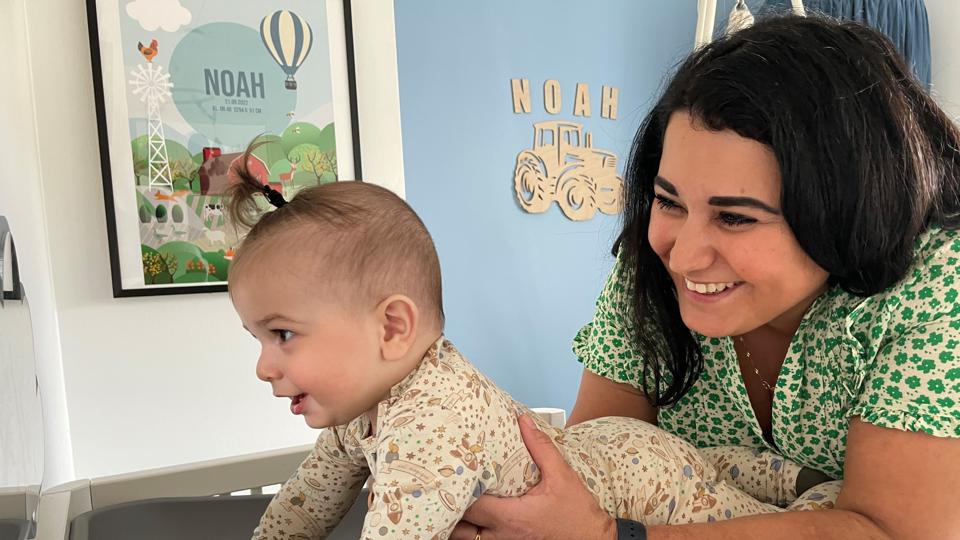 Susan Sulaiman Søborg fra Nørhalne er på barsel med Noah på syv måneder. Hun savner at have en mødregruppe.  <i>Foto: Susan Sulaiman</i>