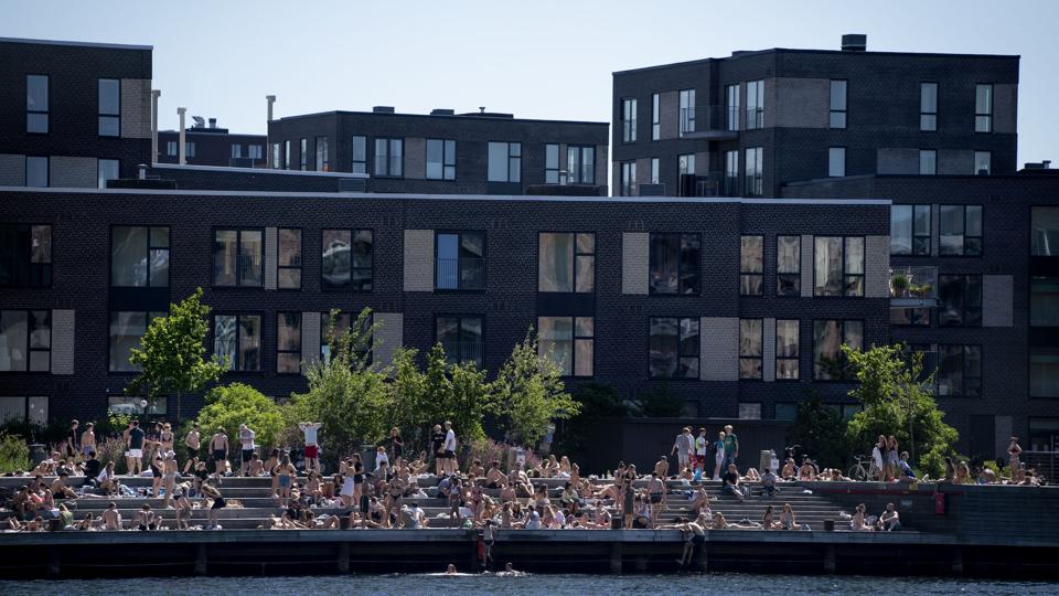 Danskerne ser i juni, juli og august ud til at få større mulighed end normalt for at nyde både solskin, varme og tørvejr. (Arkivfoto). <i>Liselotte Sabroe/Ritzau Scanpix</i>