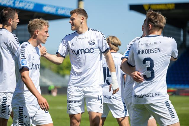 Tobias Anker (i midten) scorede sit sjette mål i denne sæson i lørdagens 2-0-sejr over FC Helsingør.
