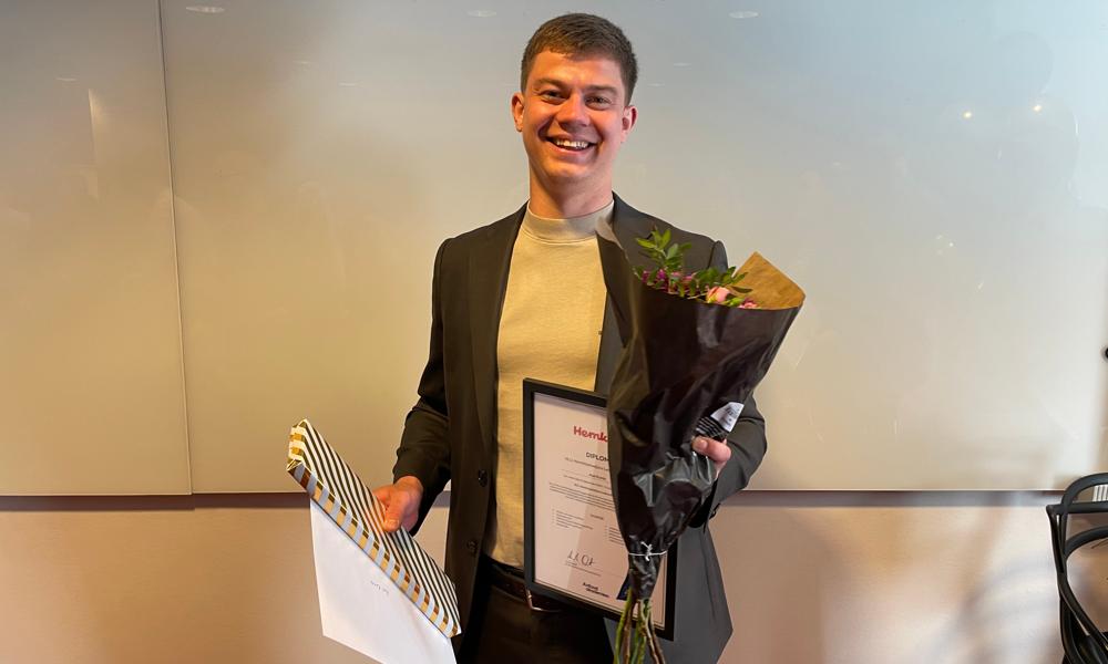 Axel Karila, kolonialansvarig på Hemköp Billdal blev kursetta på den första HLU-utbildningen. Axel Karila, kolonialansvarig på Hemköp Billdal blev kursetta på den första HLU-utbildningen.