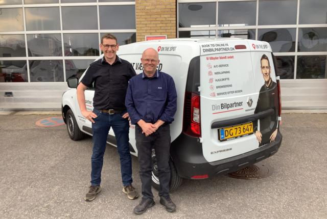 Dan Alsbjerg (t.v.) og Søren Jepsen, der er indehavere af Din Bilpartner Løgstør Autoværksted, er klar med et nyt koncept, der hedder On The Spot. Det er et mobilt værksted, hvor de kommer ud til kunderne.